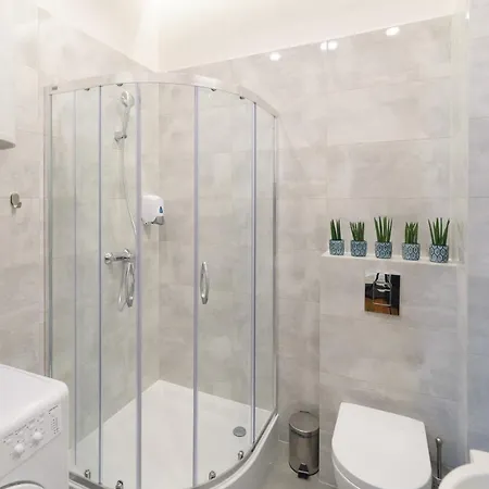 1 Night In - Matejki Aparthotel Poznań